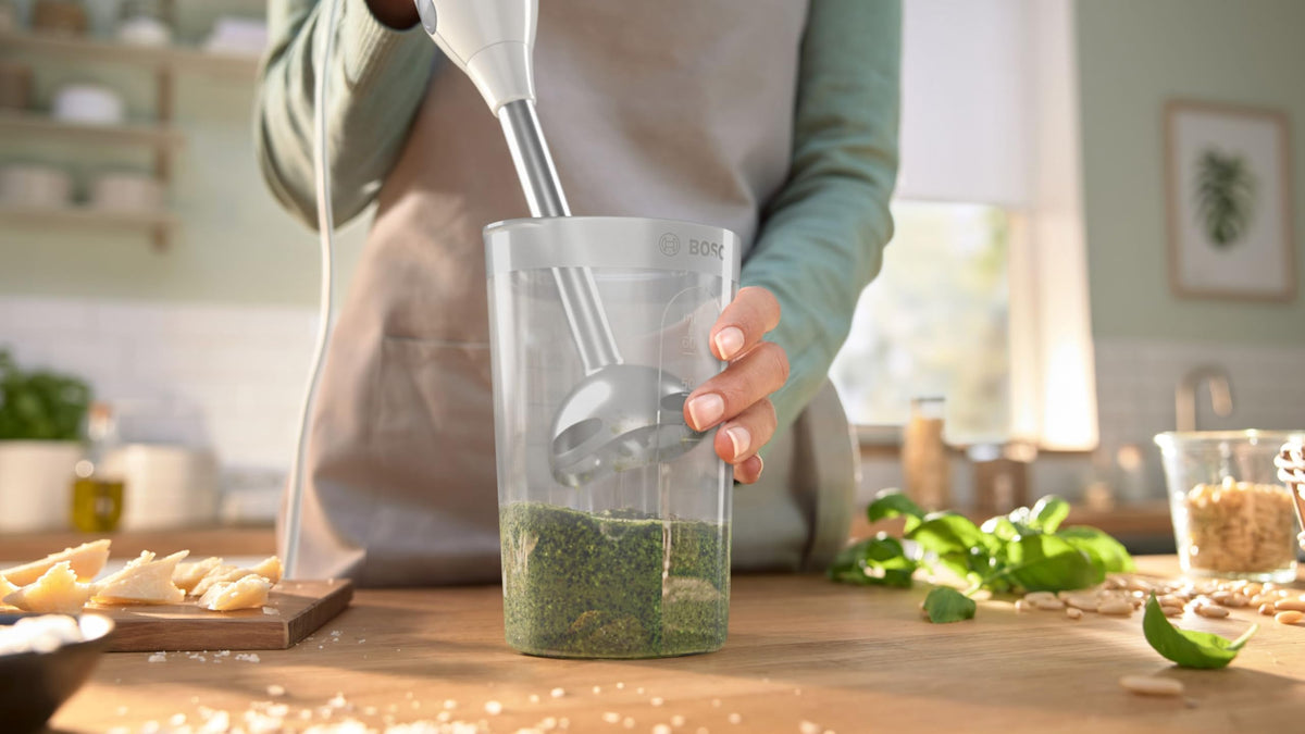 Bosch MSM66110 ErgoMixx hand blender (600 W, with accessories, stainless steel mixing foot, dishwasher-safe, QuattroBlade, with shaker) white/gray [Energy Class A]