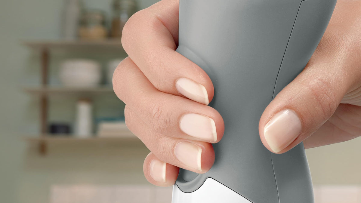 Bosch MSM66110 ErgoMixx hand blender (600 W, with accessories, stainless steel mixing foot, dishwasher-safe, QuattroBlade, with shaker) white/gray [Energy Class A]